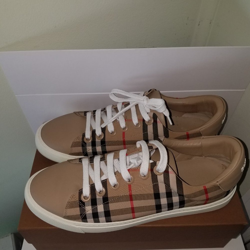 (SOLD) $429 BURBERRY Women's Albridge Vintage Ch Sneakers - Picture 3 of 16
